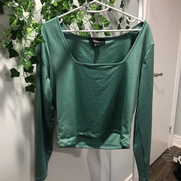 Green spandex long sleeve - Picture 1 of 2